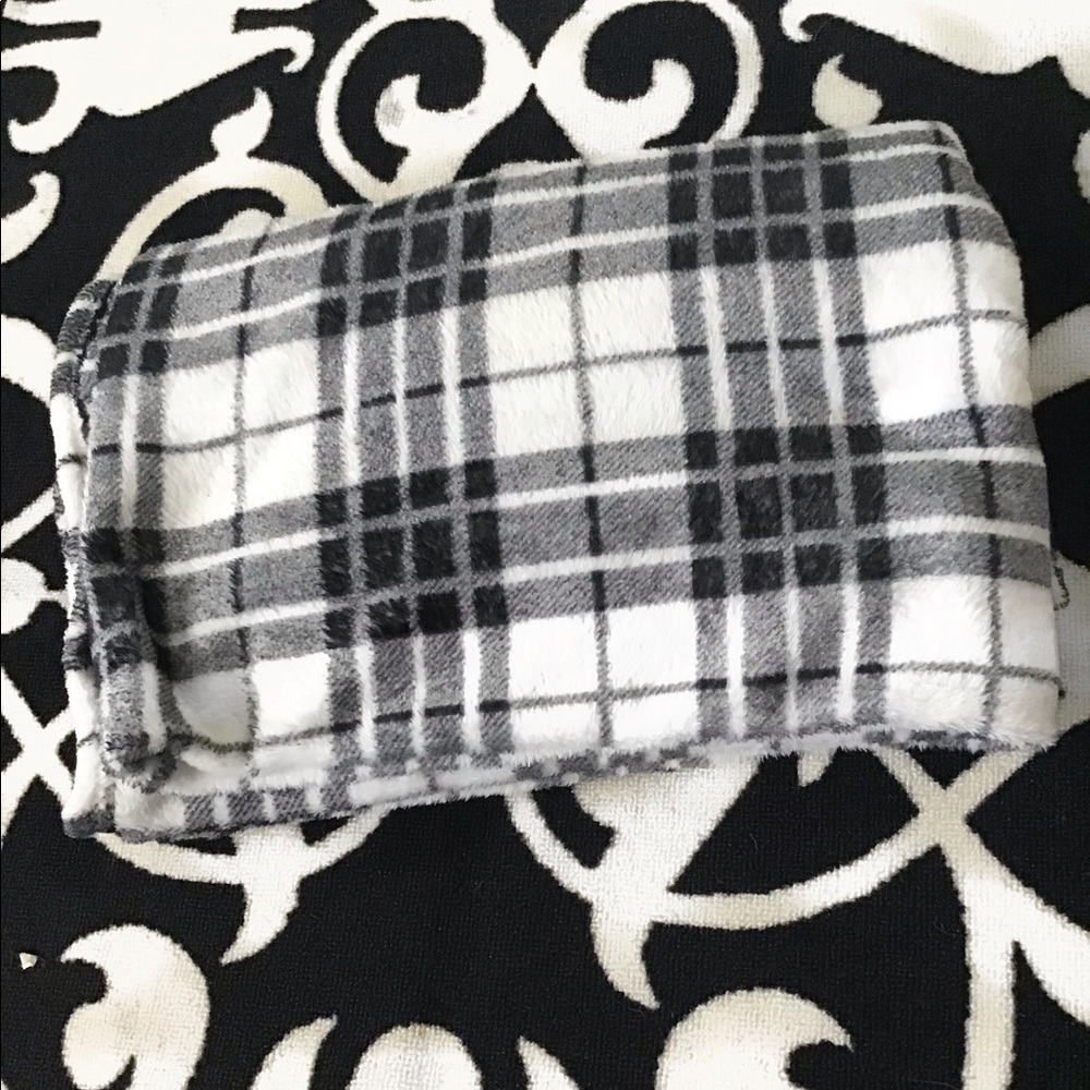 Throw blanket